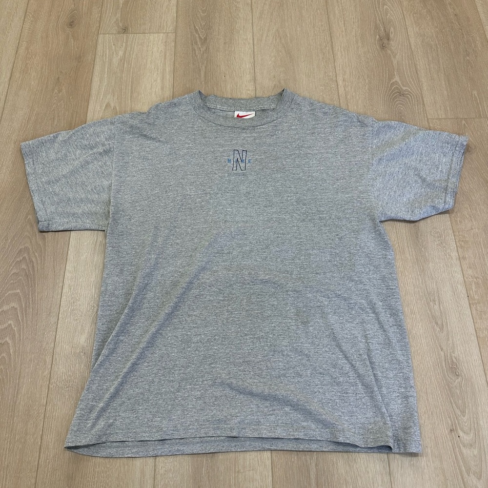 Vintage nike essential tee L